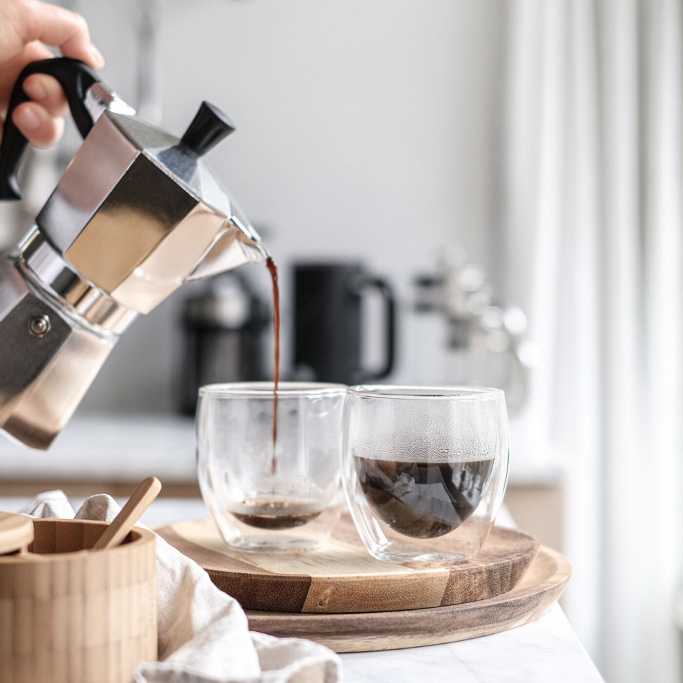 Kaffe fra Bialetti helles i to kopper