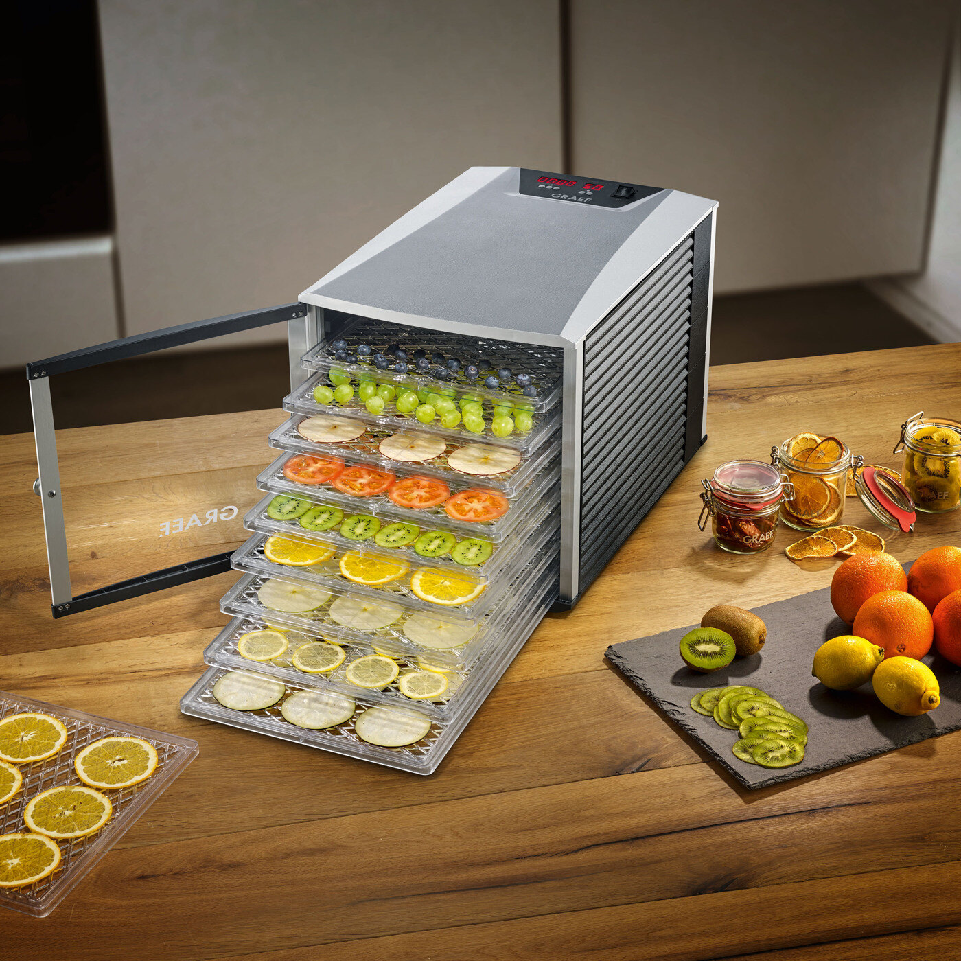 Dehydrator som tørker frukt og grønnsaker