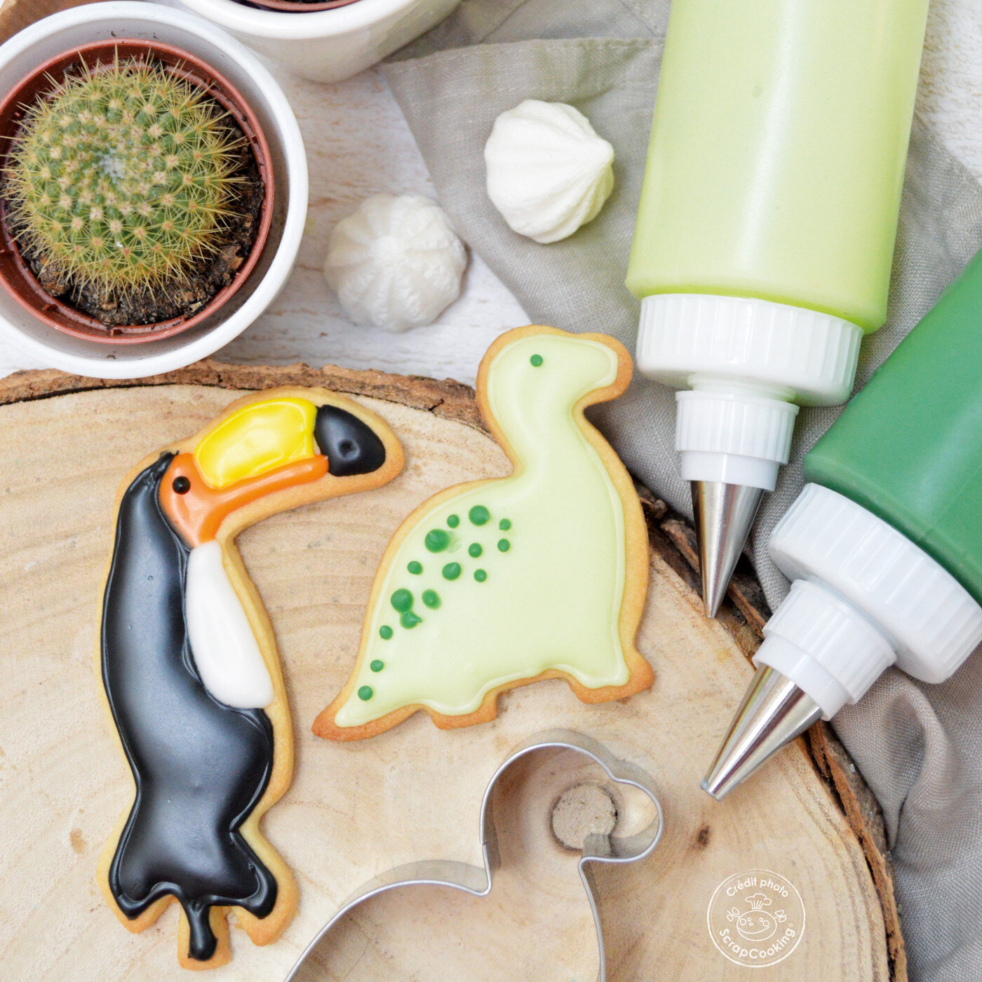 Kjeks i ulike figurer med farget glasur