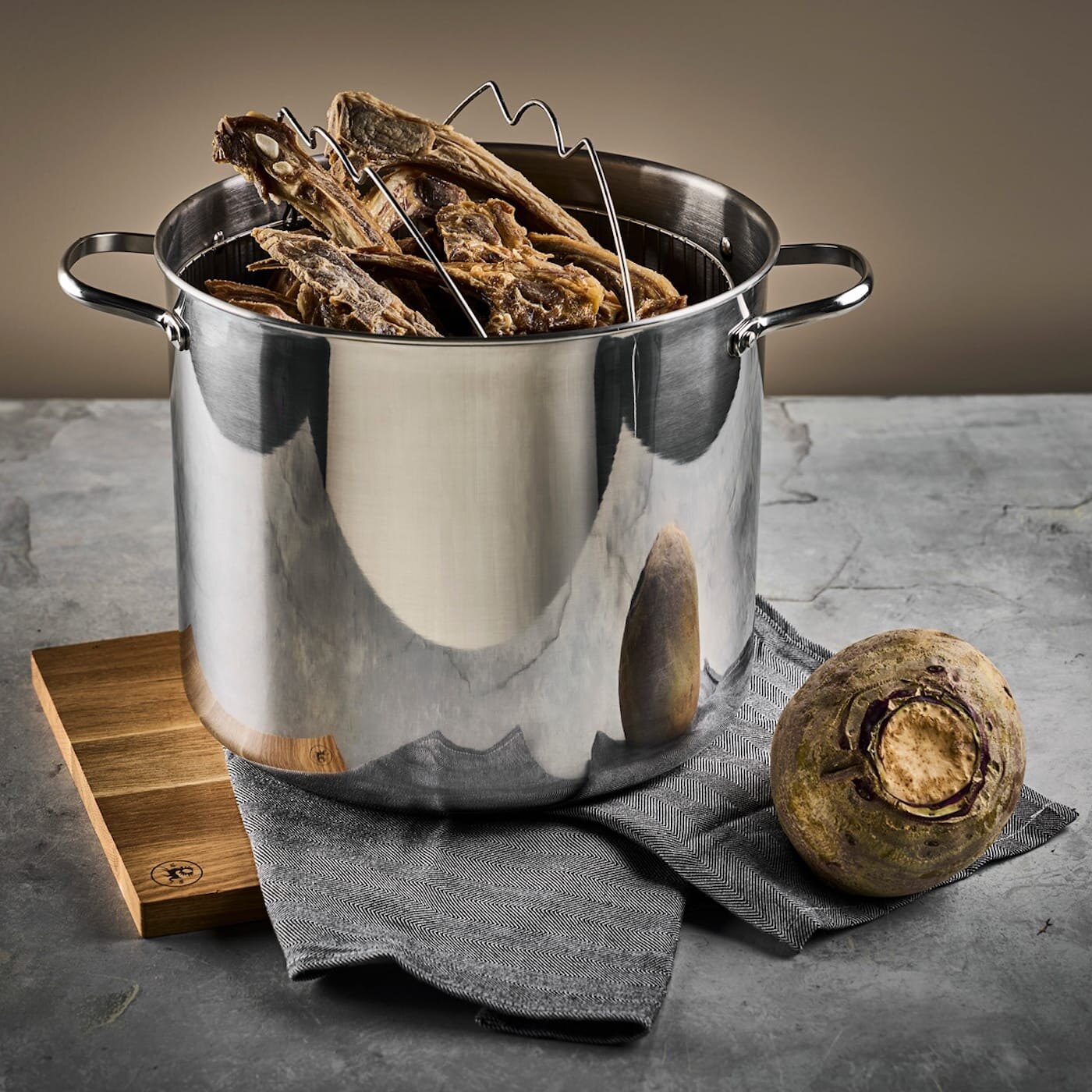 Pinnekjøtt i stor gryte med dampkurv