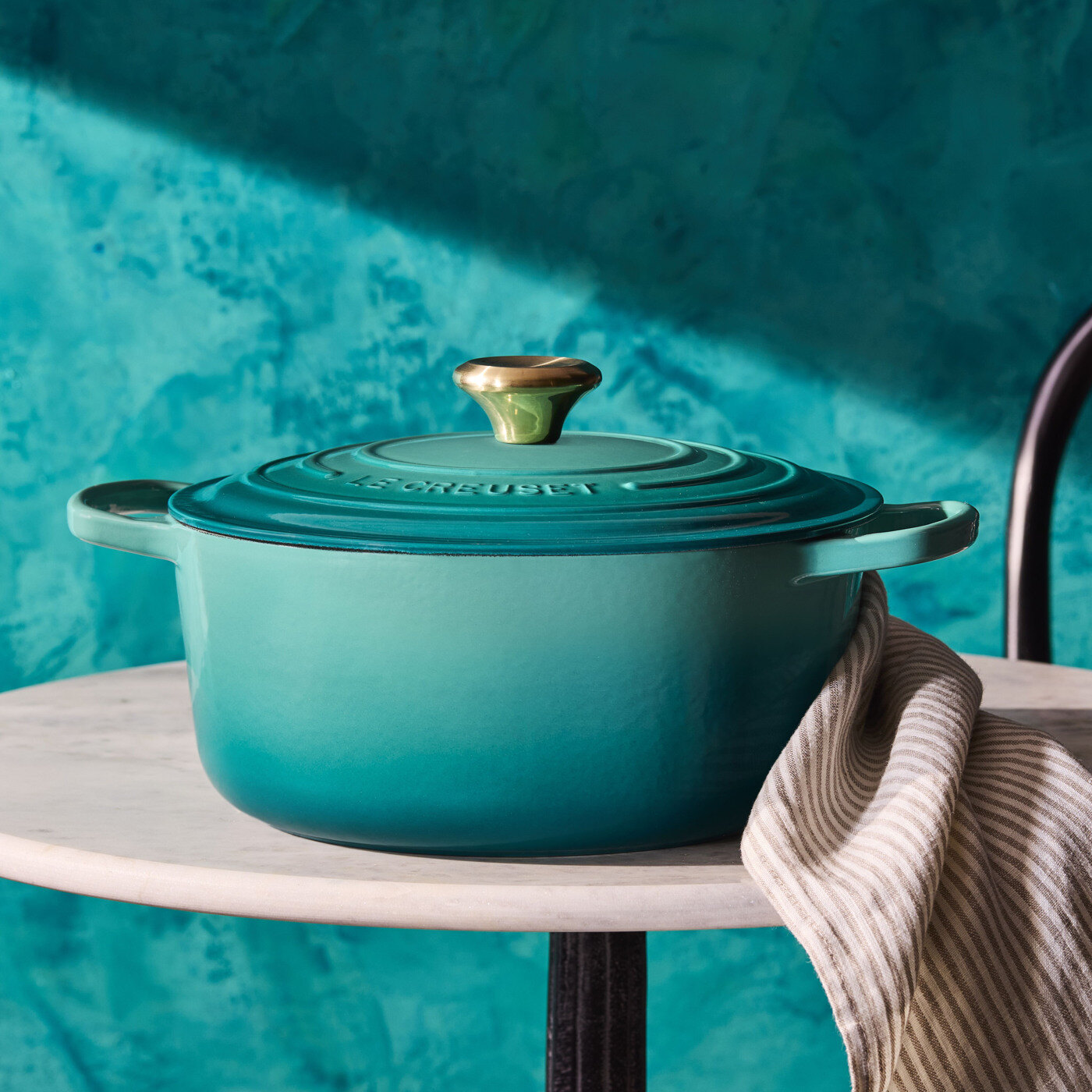 St&oslash;pejernsgryte i fargen Blue Riviera fra Le Creuset
