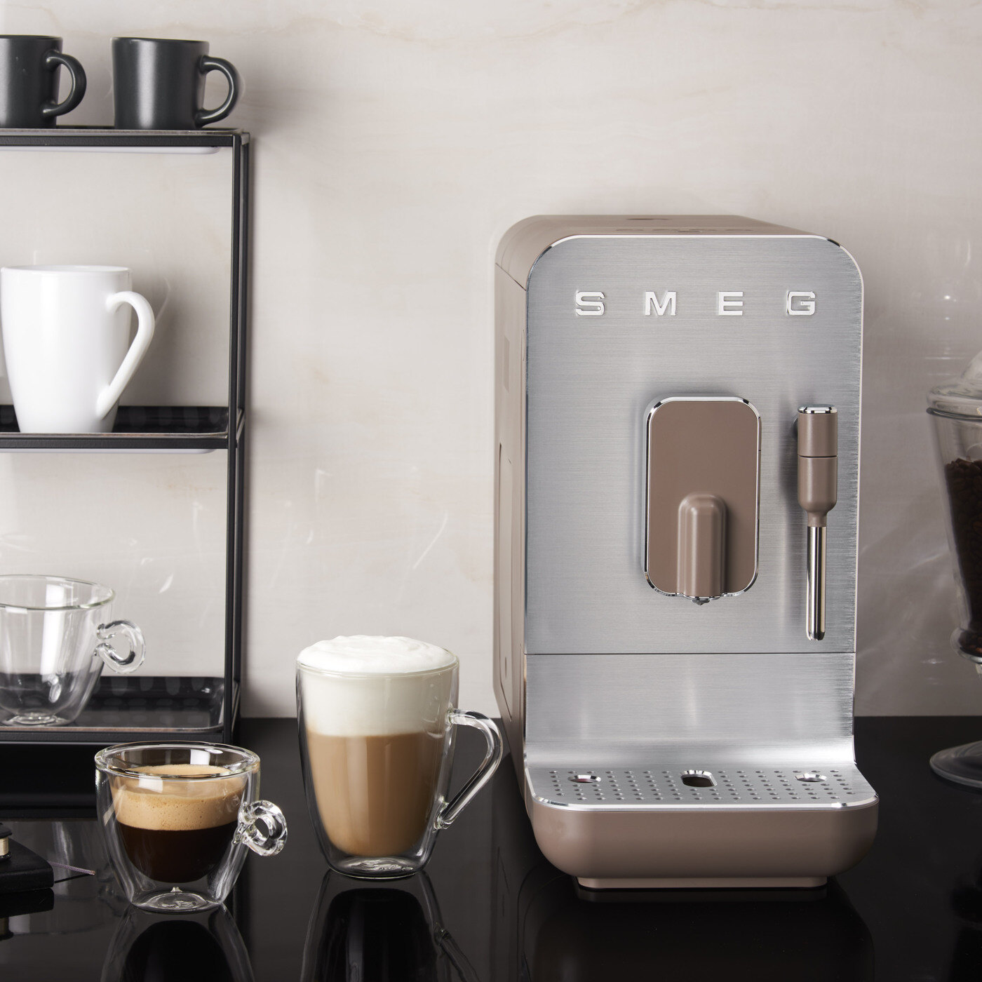 Beige smeg kaffemaskin