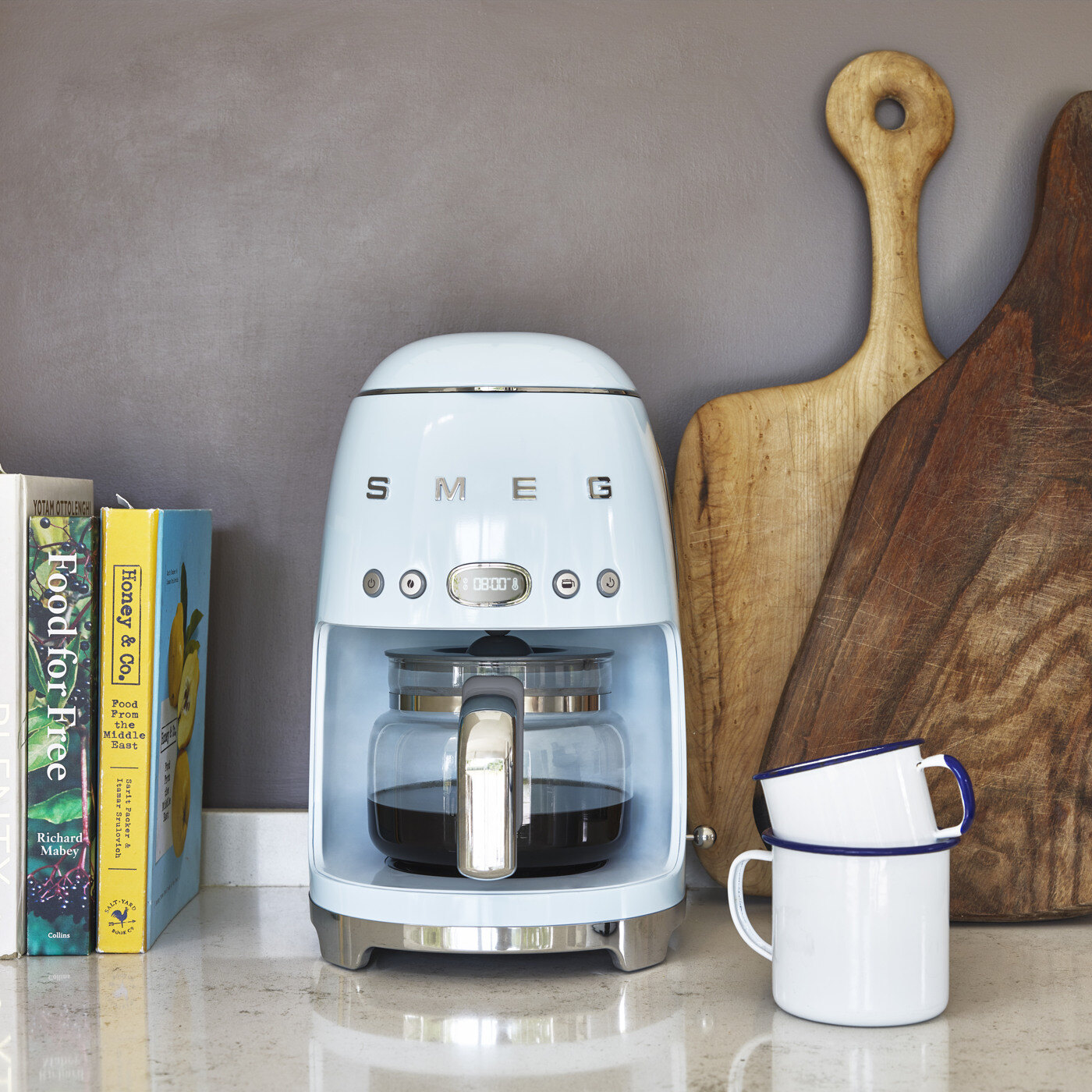 Pastellbl&aring; kaffetrakter fra smeg