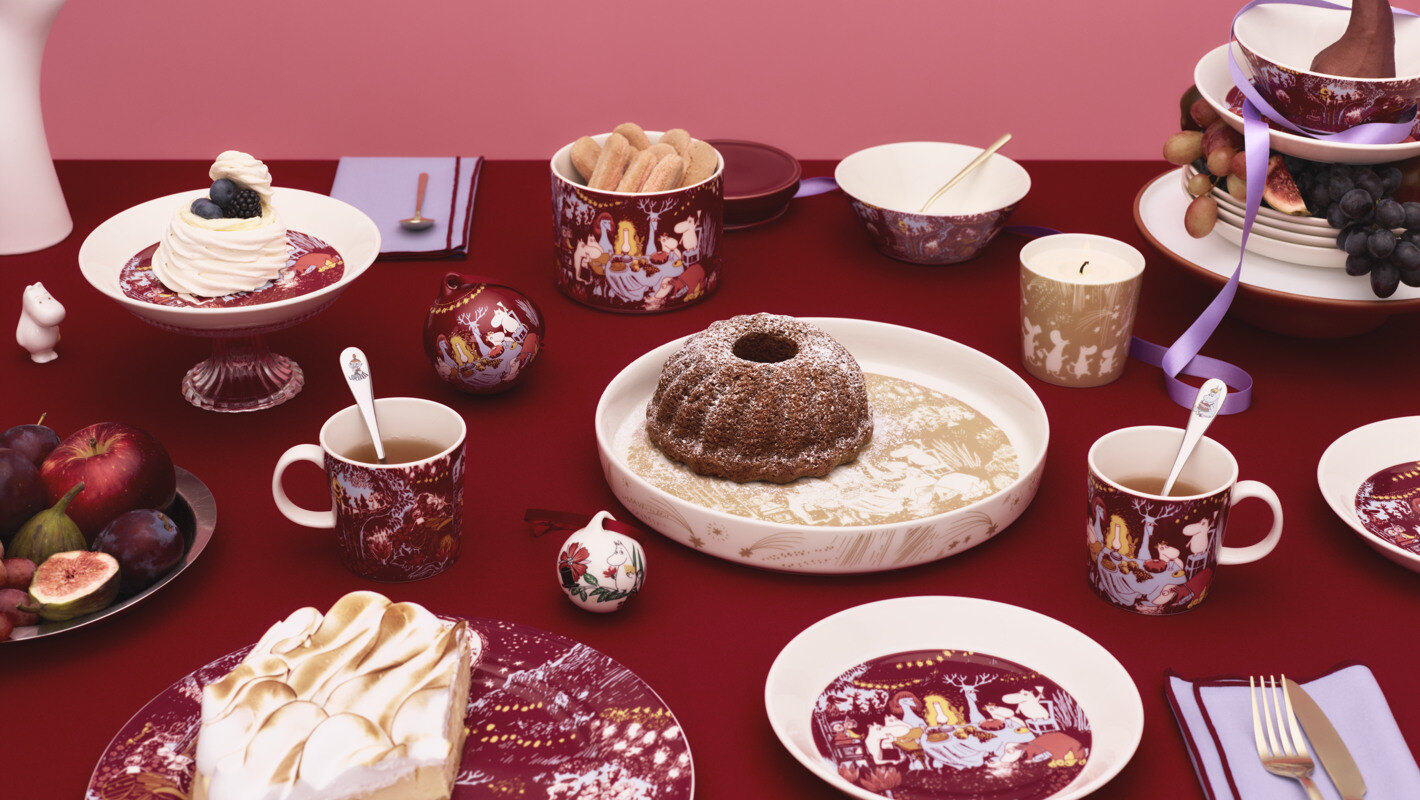 «Festlige stunder» – julekoppen 2025 fra Moomin Arabia