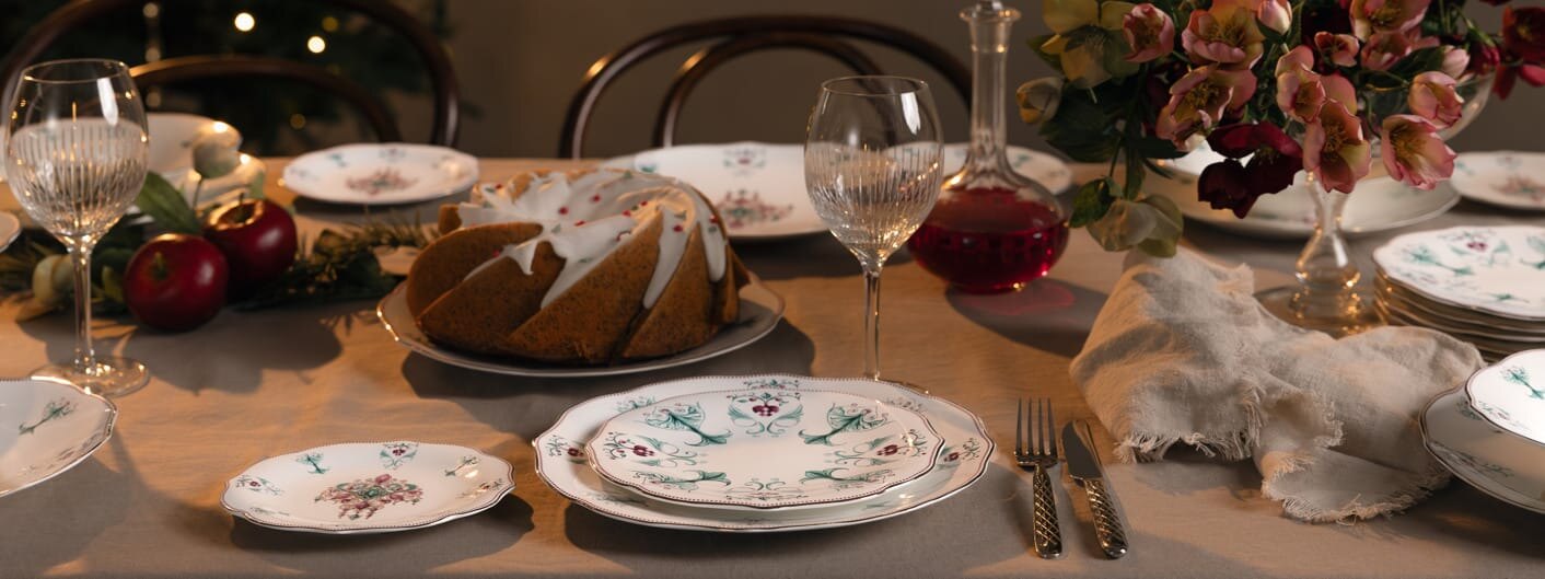 Bord dekket med Lucia-serviset fra Magnor.