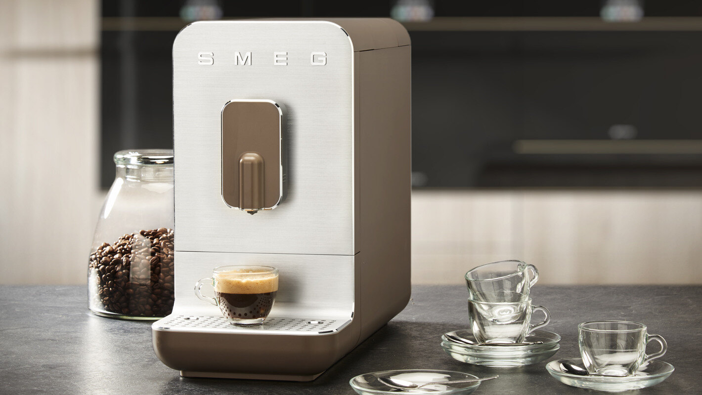 Slik bruker og vedlikeholder du en SMEG kaffemaskin
