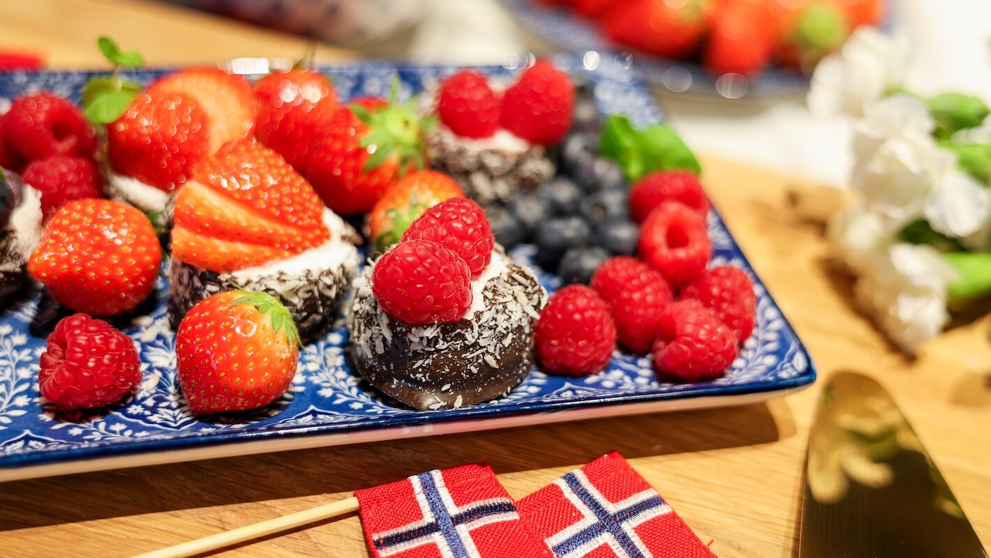 Kokosboller med bær