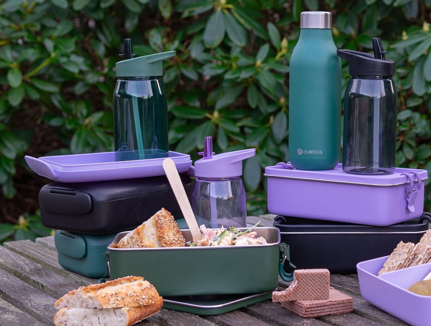 Smart Bottle og Smart Box matbokser fra Modern House og drikkeflaske fra Les Artistes.